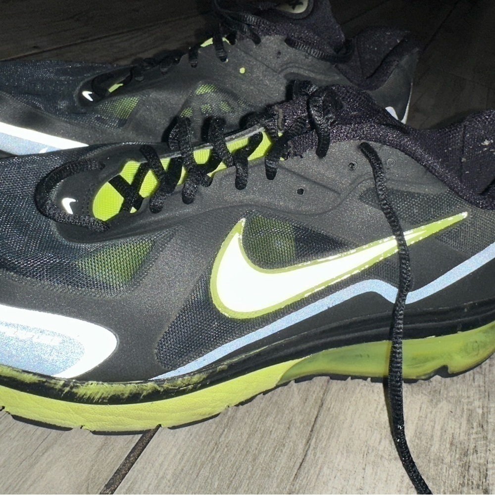 Men’s pre own 2011 nike air max black green shoes size 11.5 - Picture 2 of 6